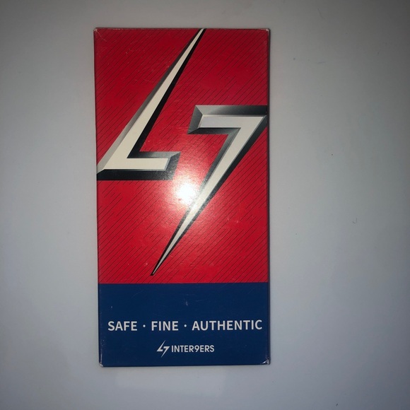 NWT iPhone 13 Clear Phone Case w/ Screen Cleaners - Picture 2 of 4